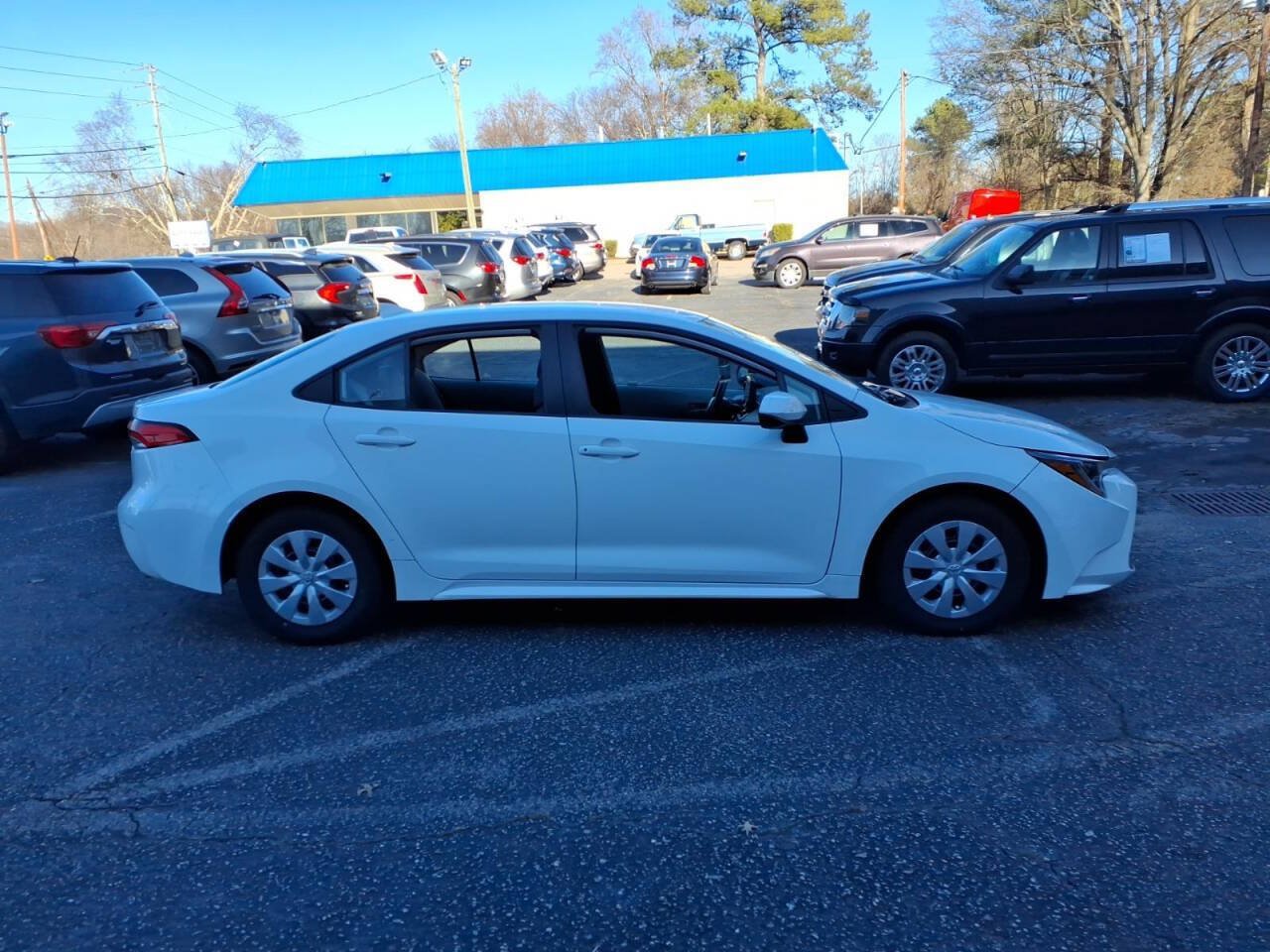 Used 2020 Toyota Corolla L FWD image 2