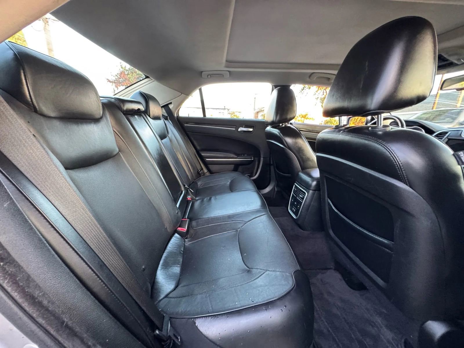 Used 2017 Chrysler 300 C RWD image 19