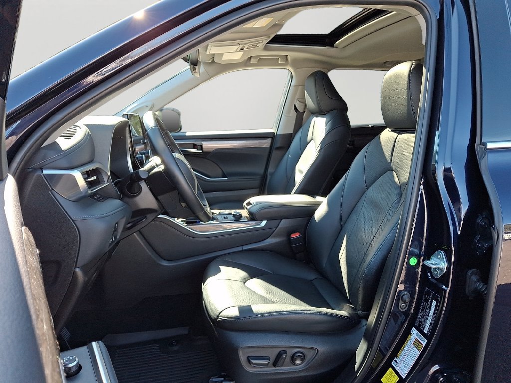 Used 2024 Toyota Highlander Limited AWD/4WD image 14