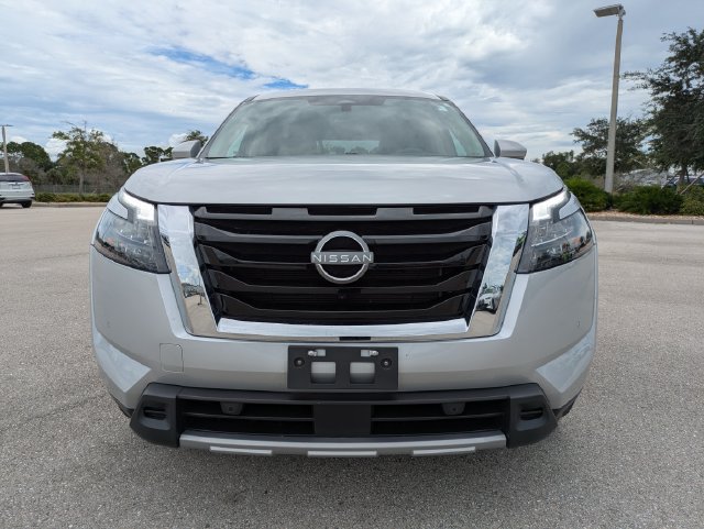 Used 2025 Nissan Pathfinder SL AWD/4WD image 11