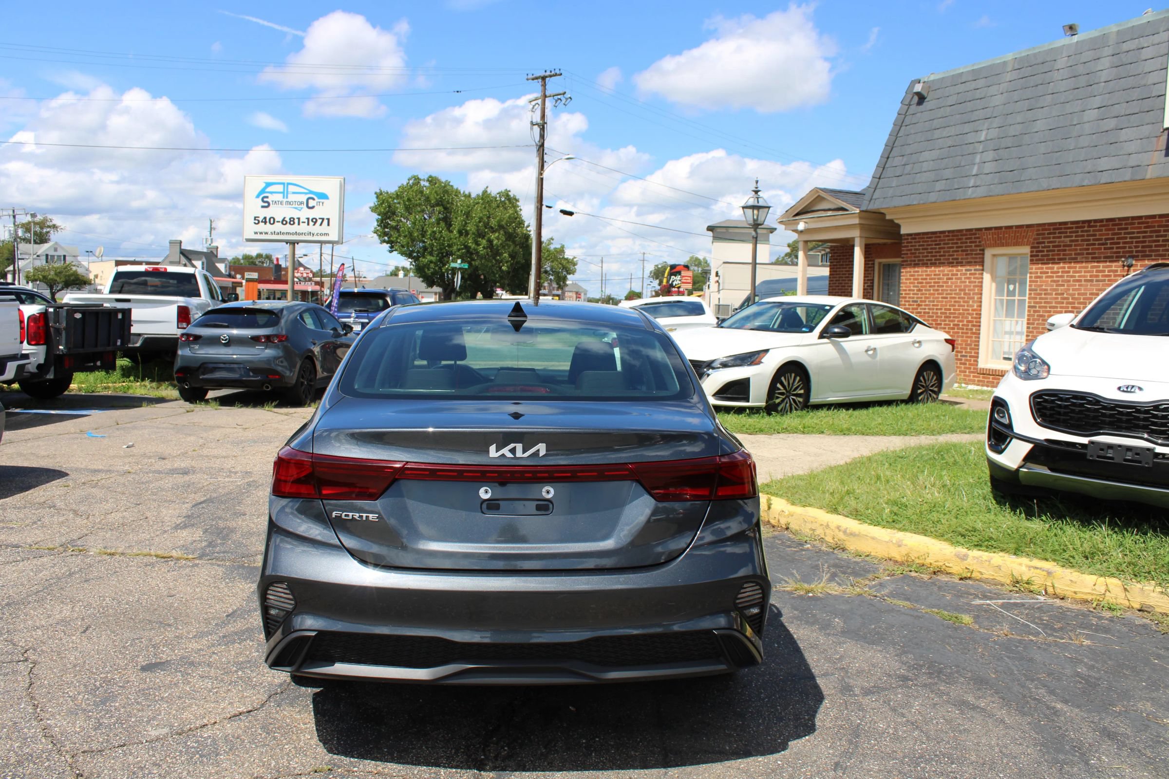 Used 2024 Kia Forte LXS FWD image 4