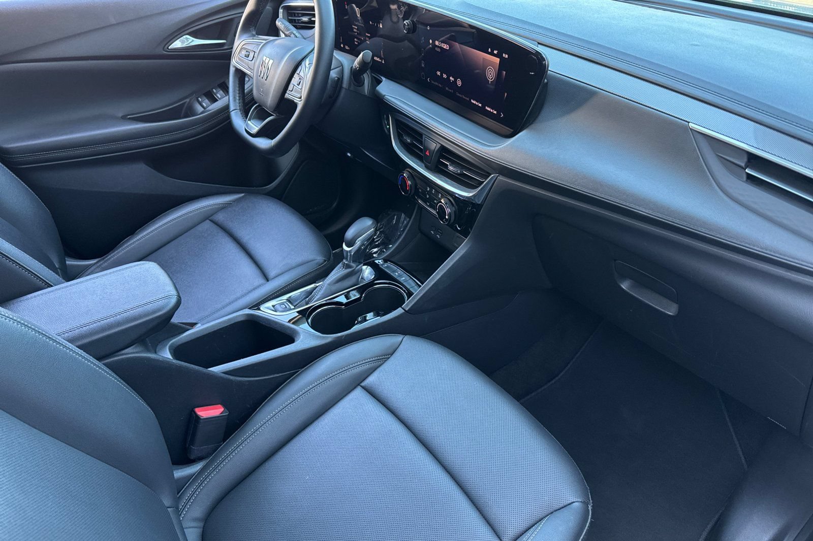 Used 2024 Buick Encore GX Sport Touring FWD image 17