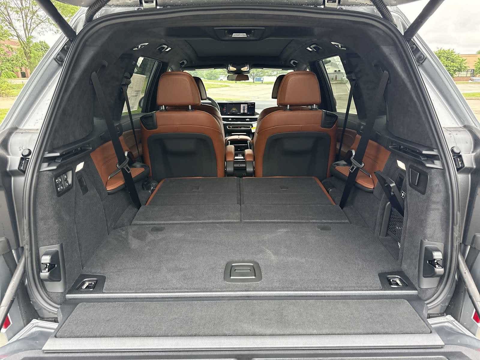Used 2026 BMW X7 M60i w/ M Sport Professional Package AWD/4WD image 36