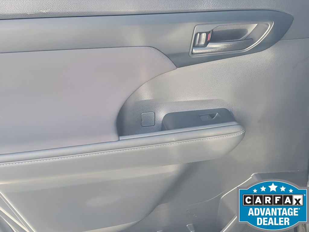 Used 2023 Toyota Highlander LE image 47
