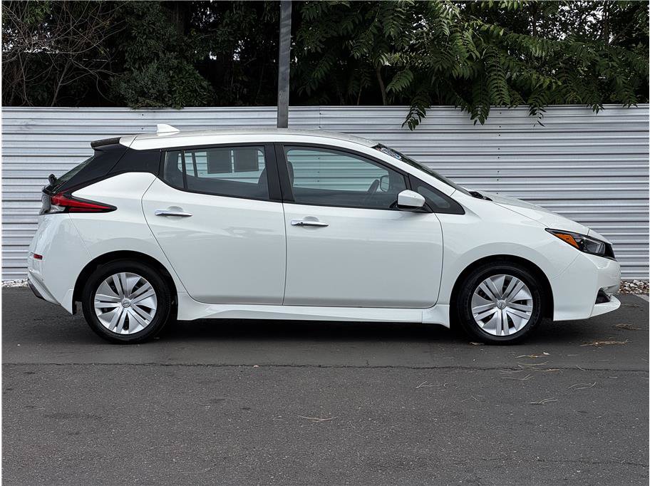 Used 2025 Nissan Leaf S FWD image 9