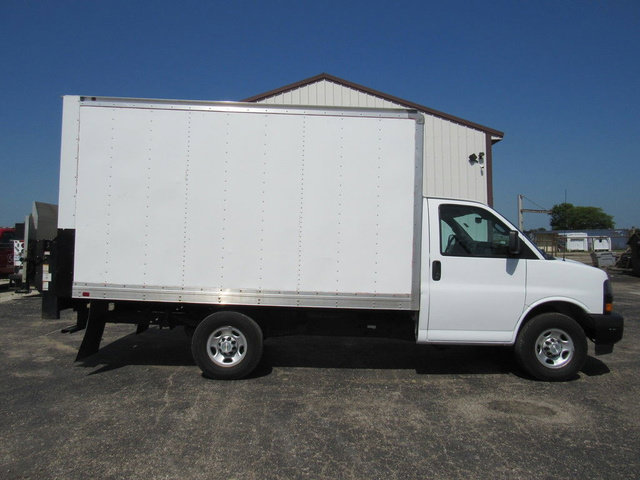 Used 2021 Chevrolet Express 3500 RWD image 2
