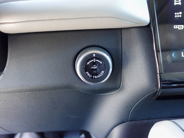 Used 2025 Lincoln Navigator Reserve AWD/4WD image 18