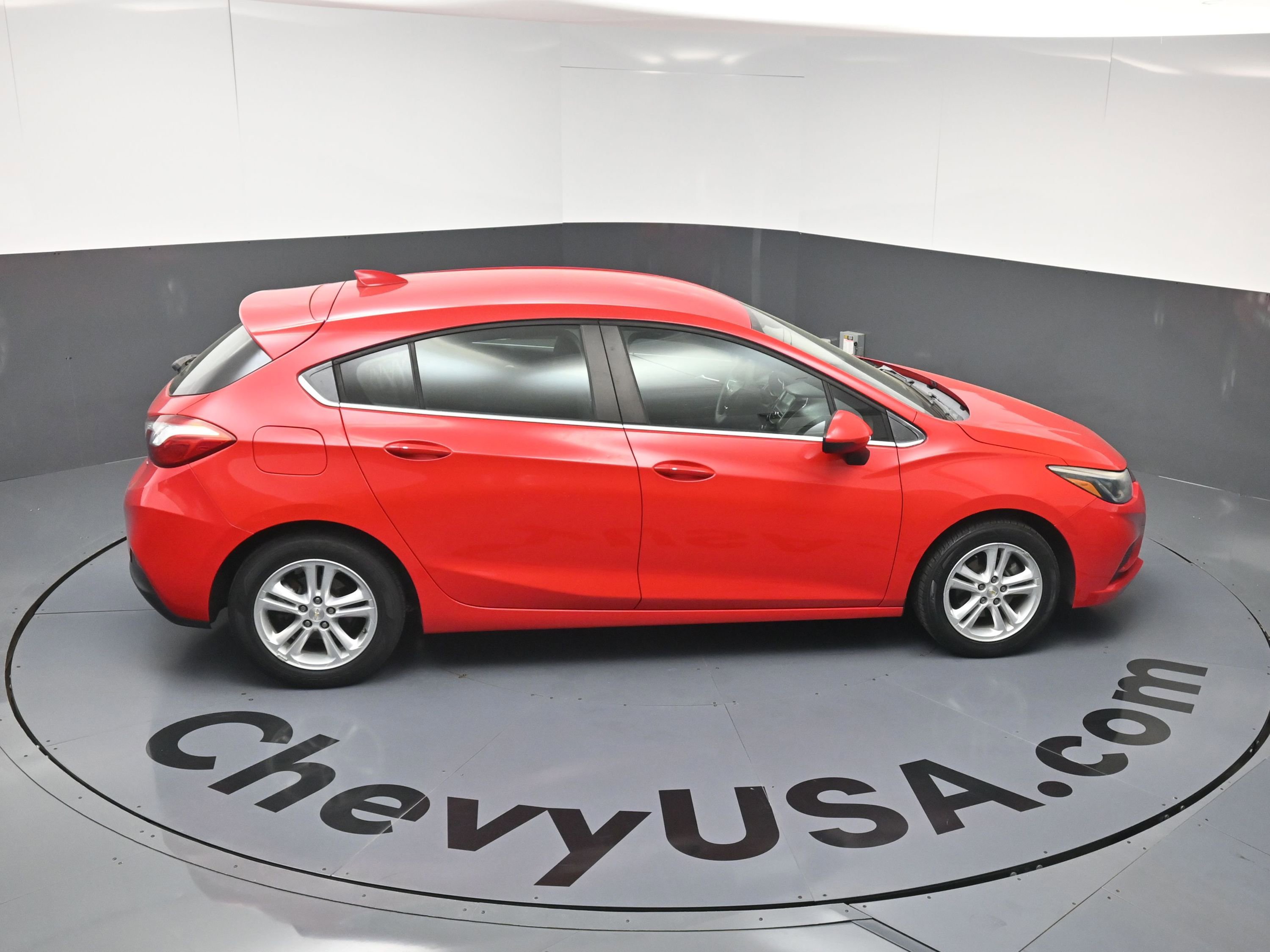 Used 2018 Chevrolet Cruze LT w/ Convenience Package FWD image 33