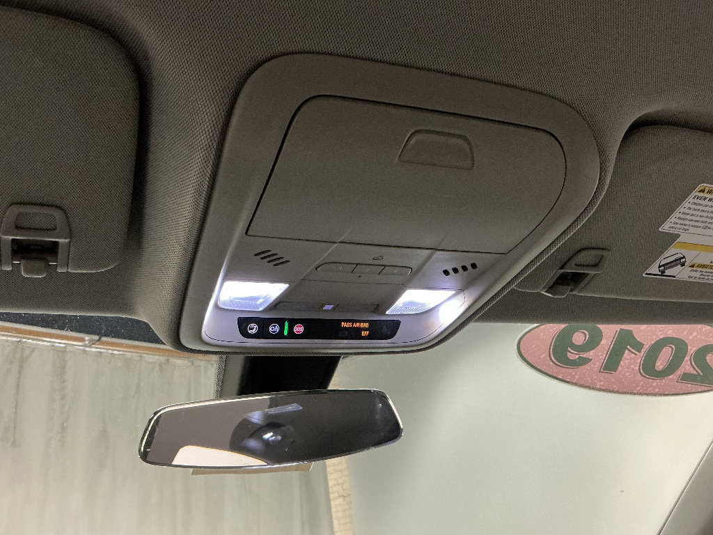 Used 2019 Cadillac XT4 Luxury w/ Cold Weather Package FWD image 16