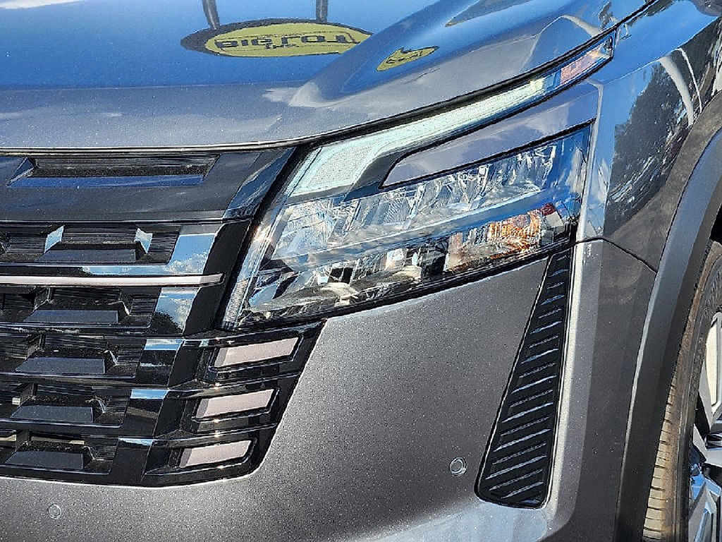 New 2026 Nissan Pathfinder SL FWD image 9