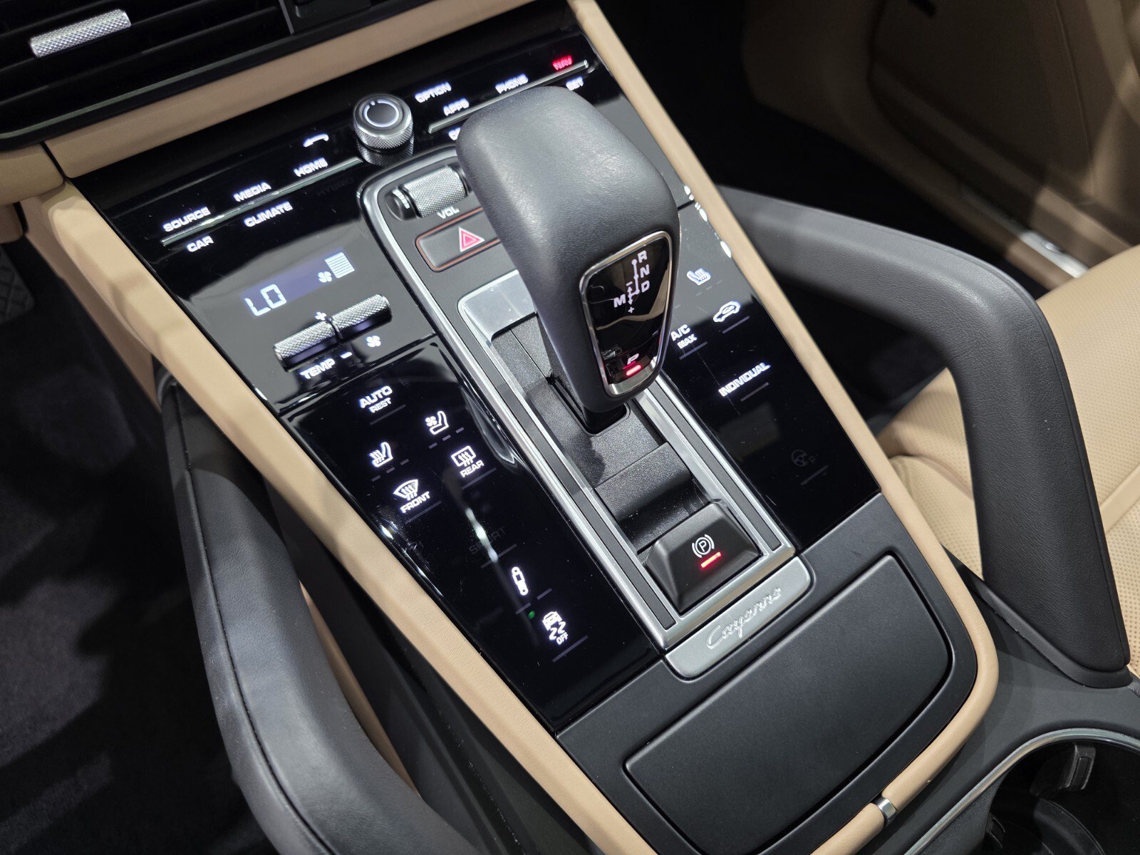 Used 2023 Porsche Cayenne Platinum Edition AWD/4WD image 19