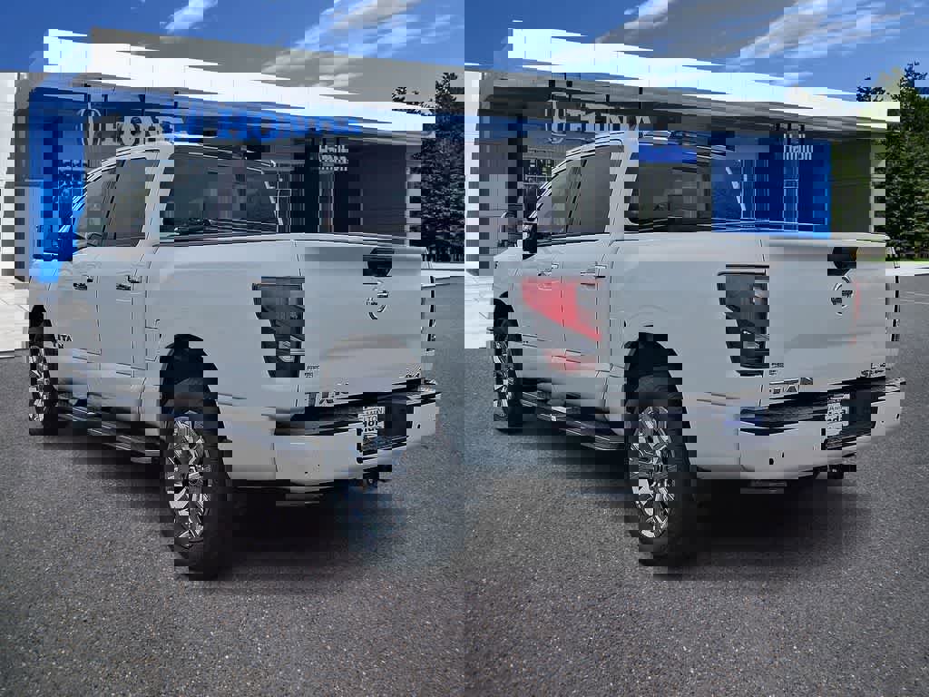 Used 2021 Nissan Titan SL w/ Moonroof Package image 22