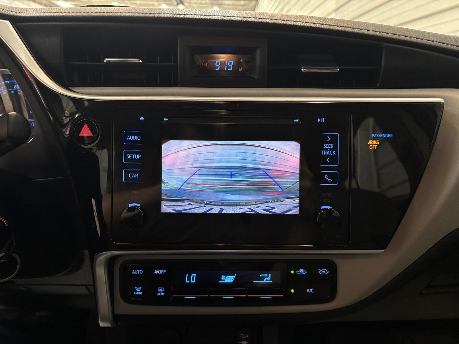 Used 2018 Toyota Corolla LE FWD image 19
