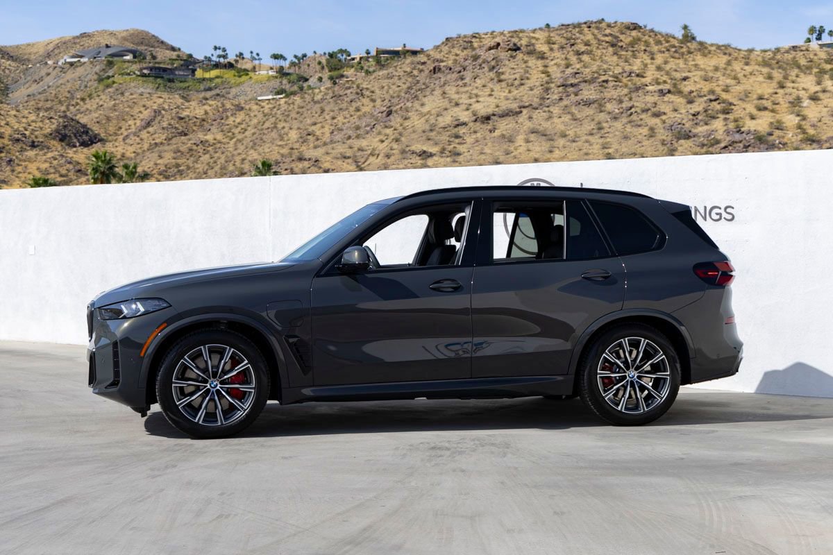 New 2026 BMW X5 xDrive50e image 3