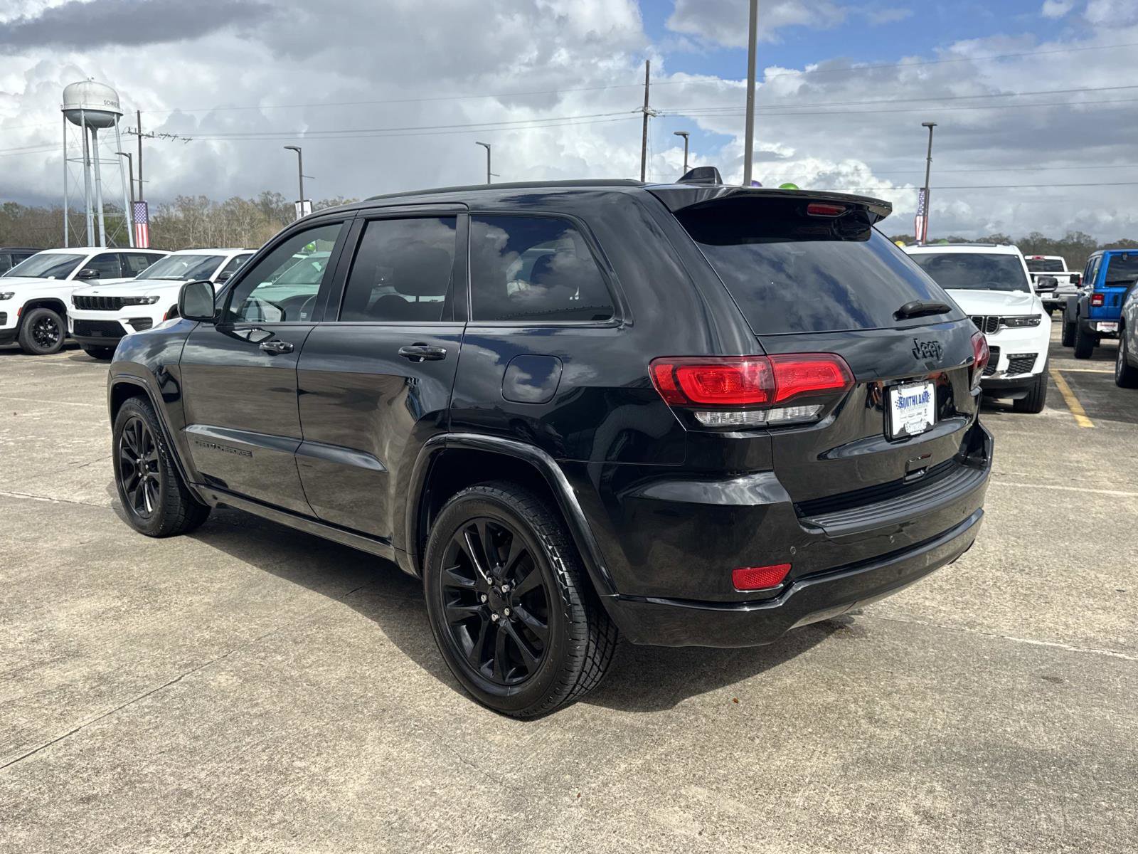 Used 2021 Jeep Grand Cherokee Laredo X RWD image 5