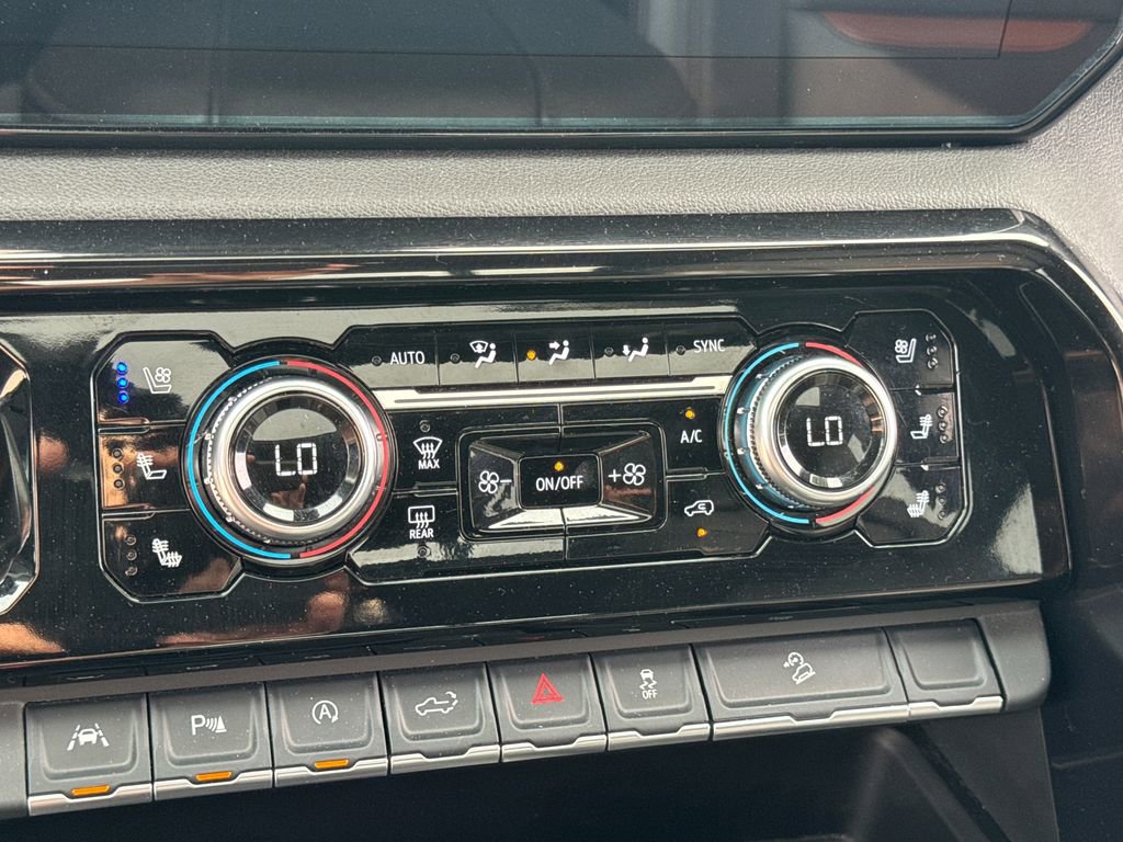 Used 2025 GMC Sierra 1500 AT4 w/ AT4 Premium Package AWD/4WD image 22