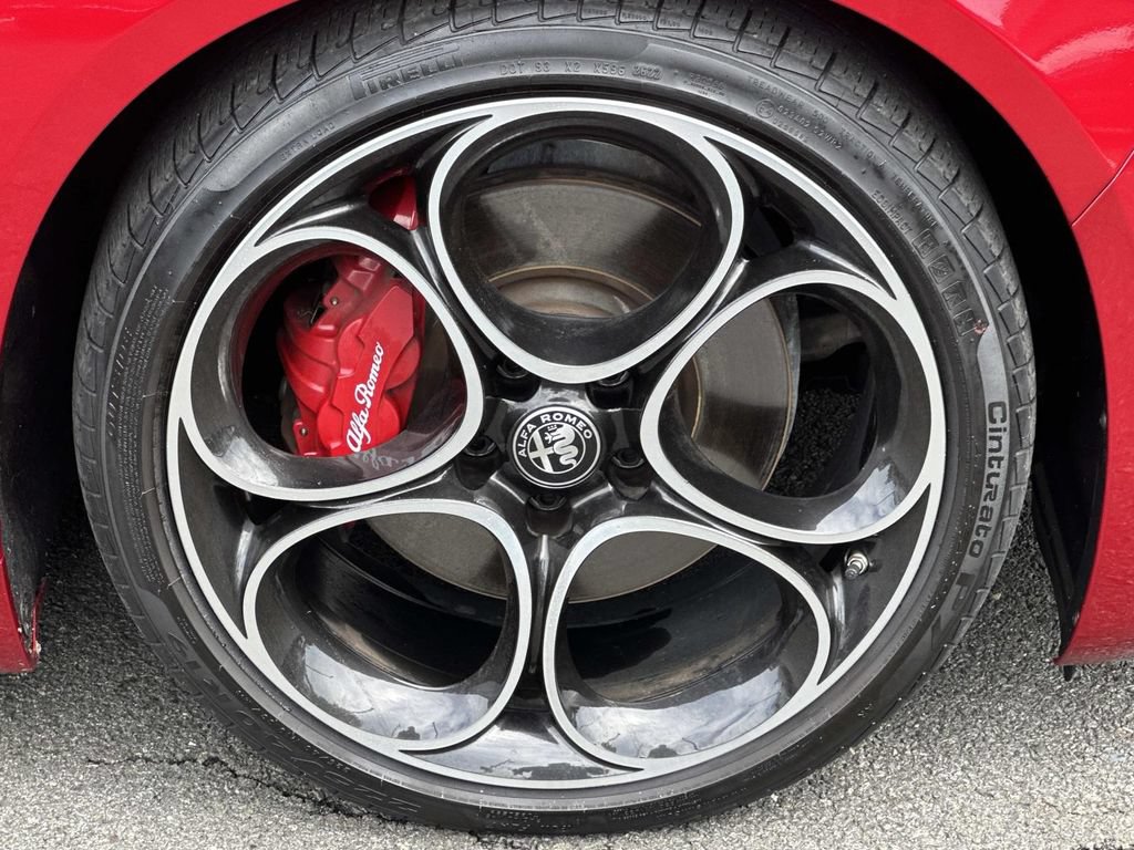 Used 2023 Alfa Romeo Giulia Veloce RWD image 11