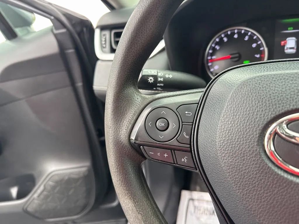 Used 2022 Toyota RAV4 XLE FWD image 9
