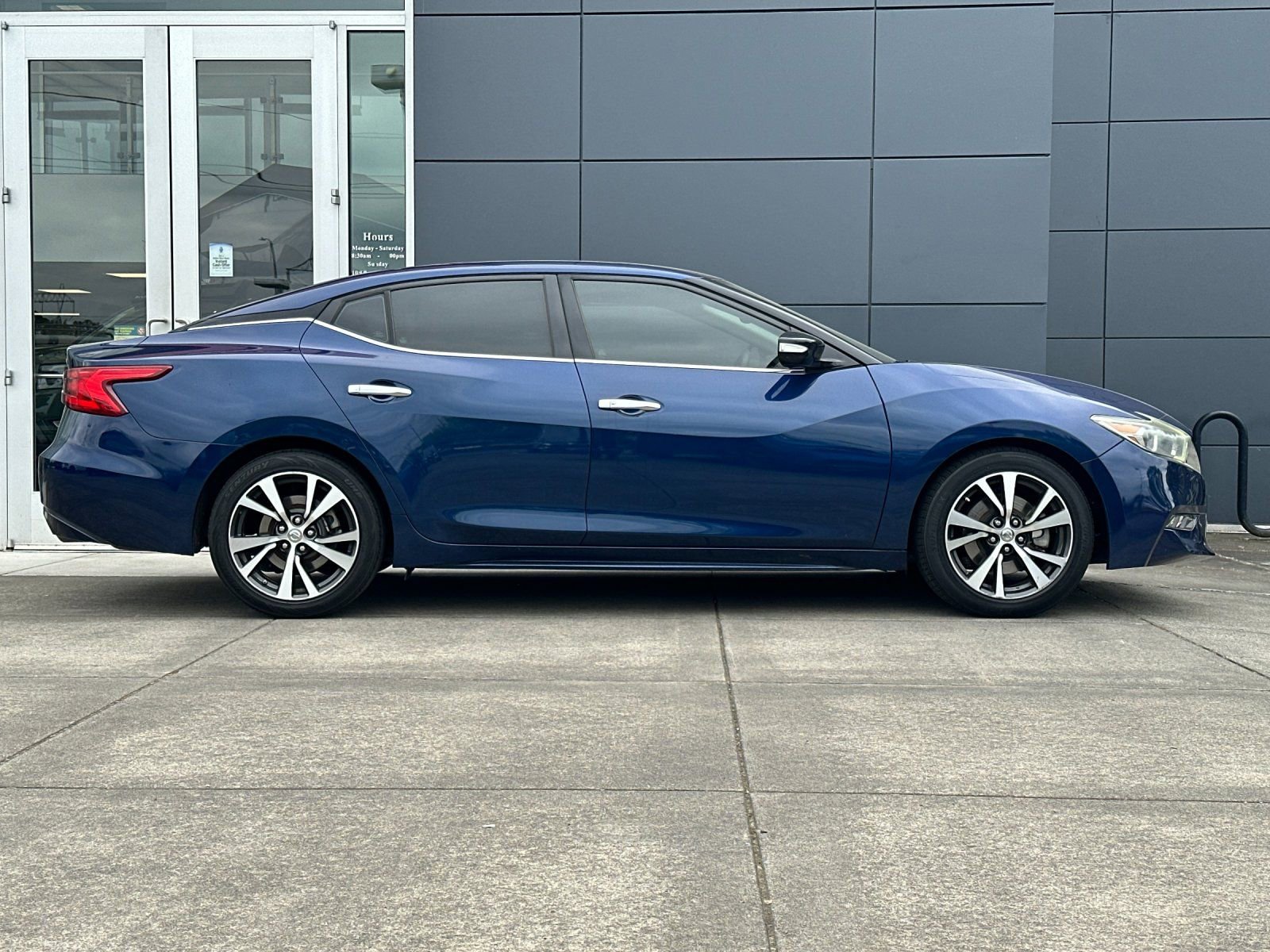 Used 2017 Nissan Maxima 3.5 SV FWD image 2