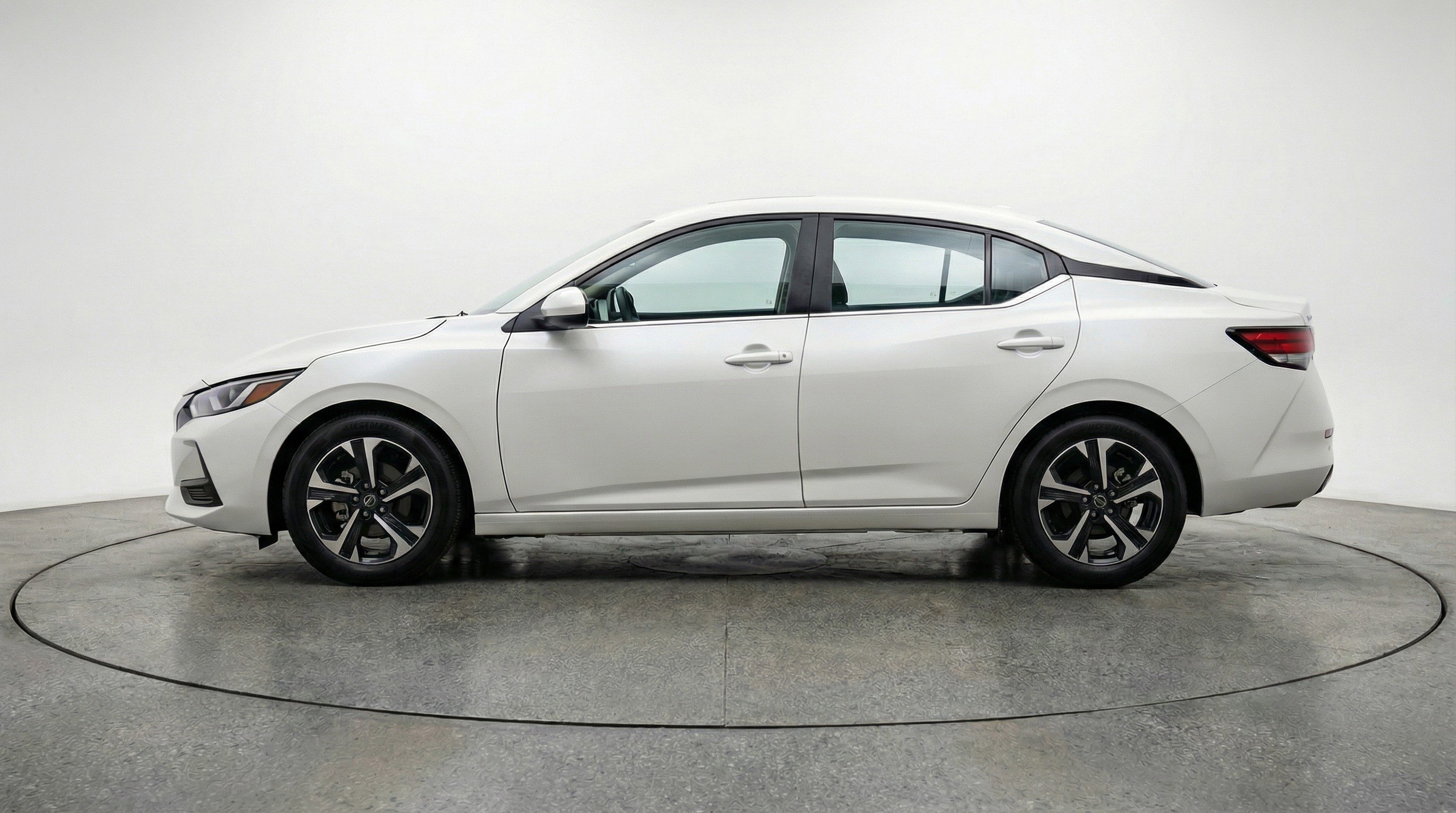 Used 2025 Nissan Sentra SV FWD image 5