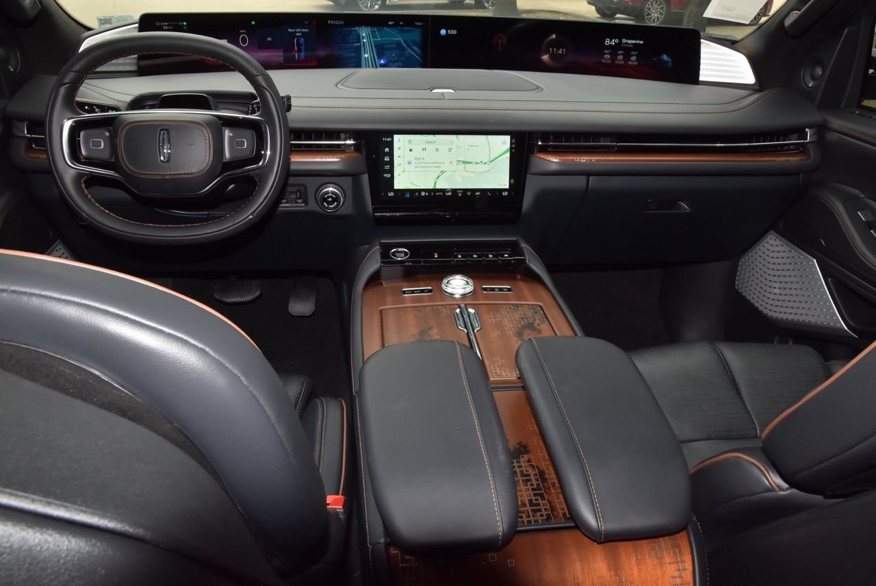 New 2026 Lincoln Navigator Black Label AWD/4WD image 17