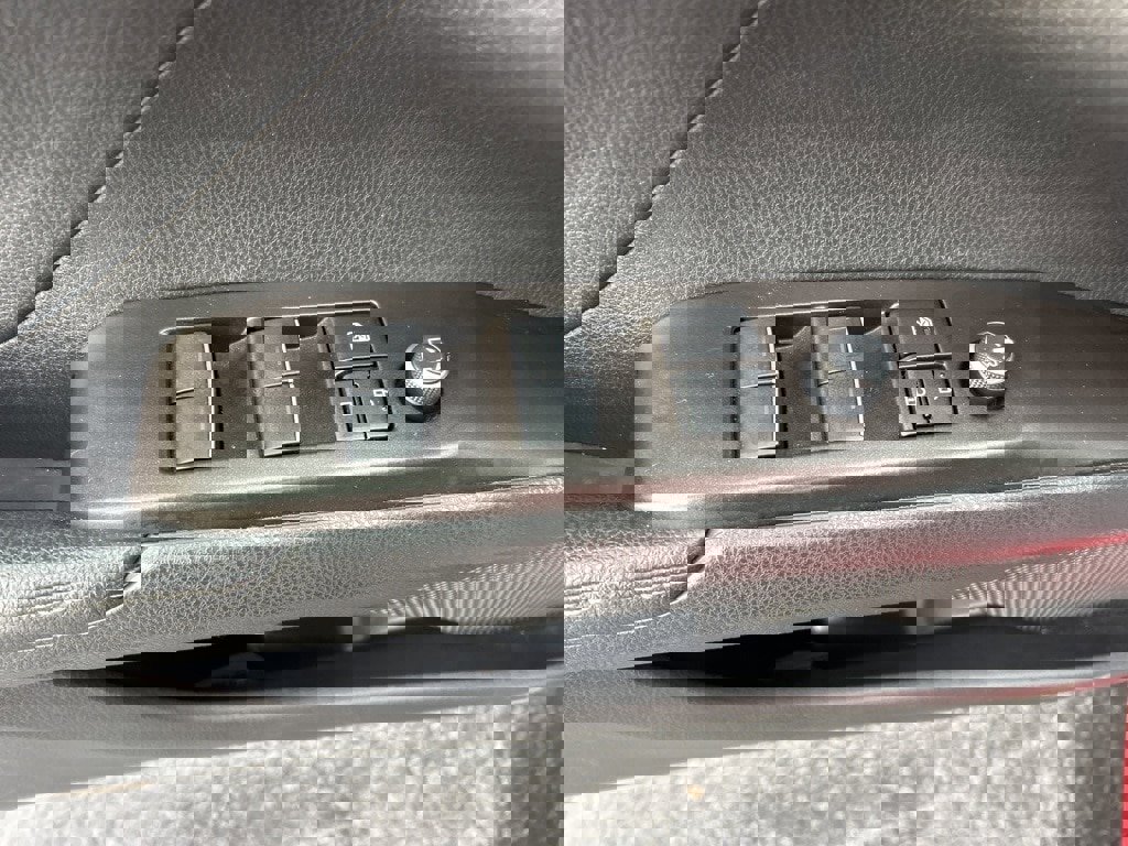 Used 2023 Toyota Camry XSE image 4