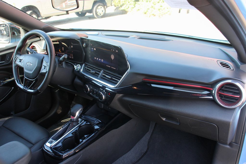 Used 2024 Chevrolet Trax RS w/ Sunroof Package image 34