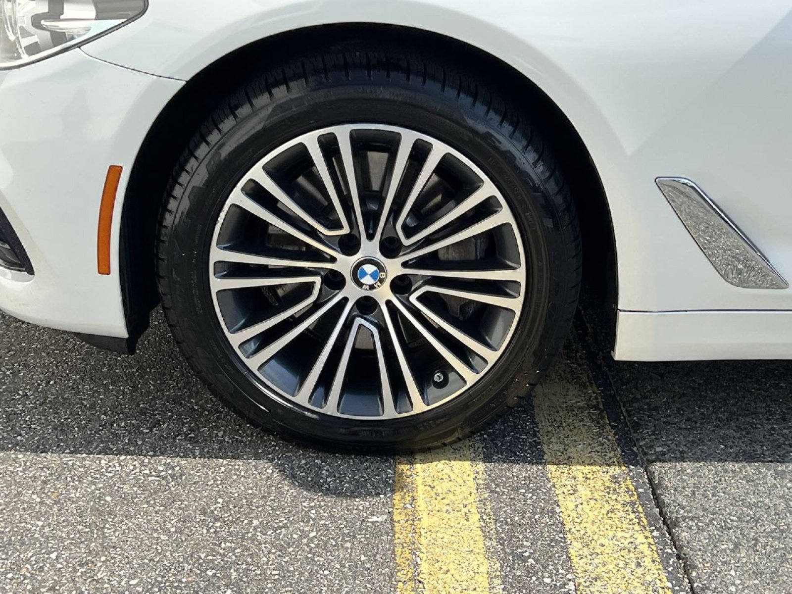 Used 2018 BMW 530i xDrive AWD/4WD image 9