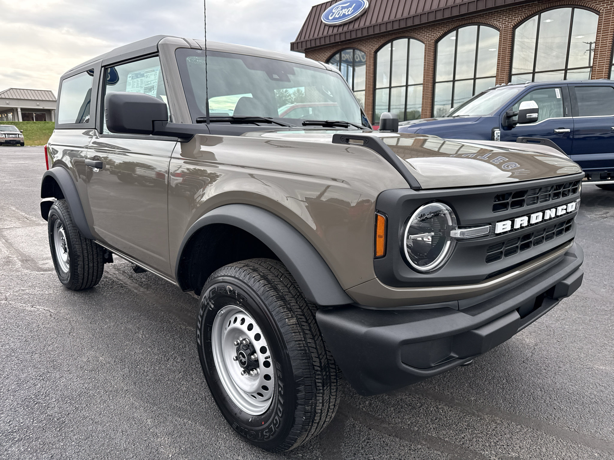 New 2026 Ford Bronco 2-Door AWD/4WD image 2