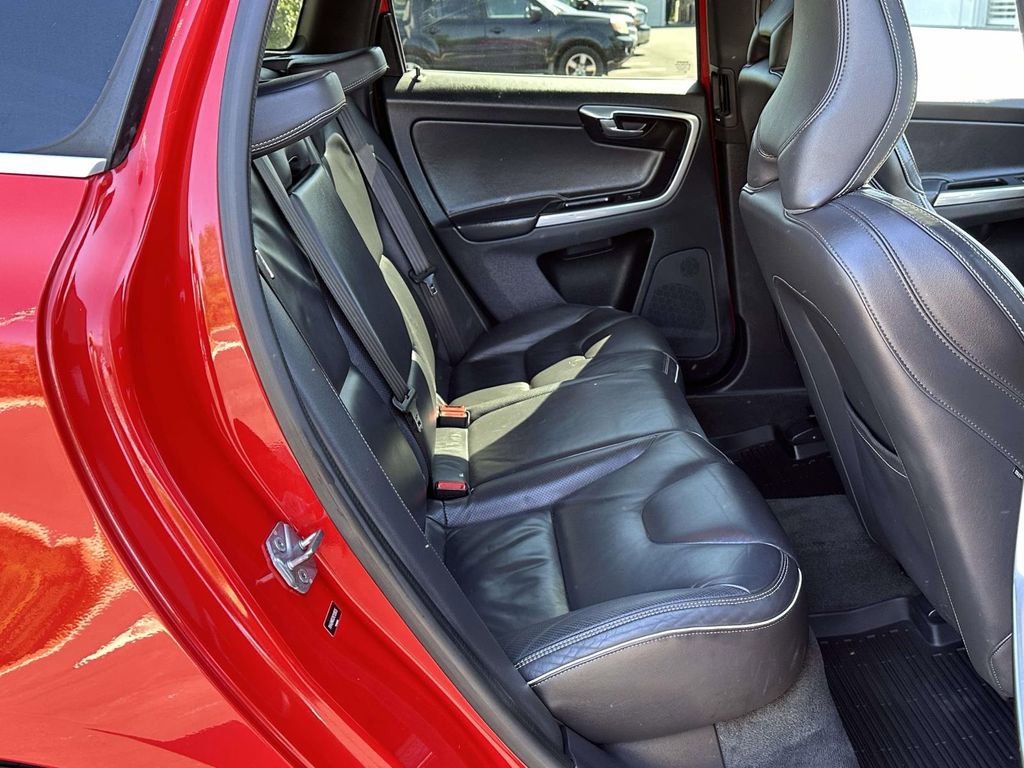 Used 2017 Volvo XC60 T6 R-Design w/ Climate Package image 7