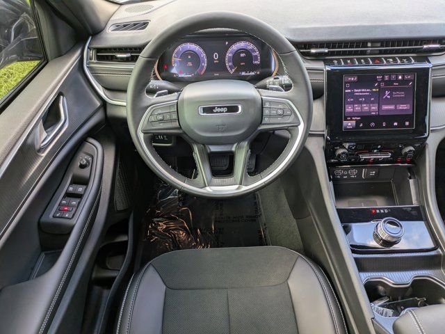 New 2025 Jeep Grand Cherokee Altitude image 14