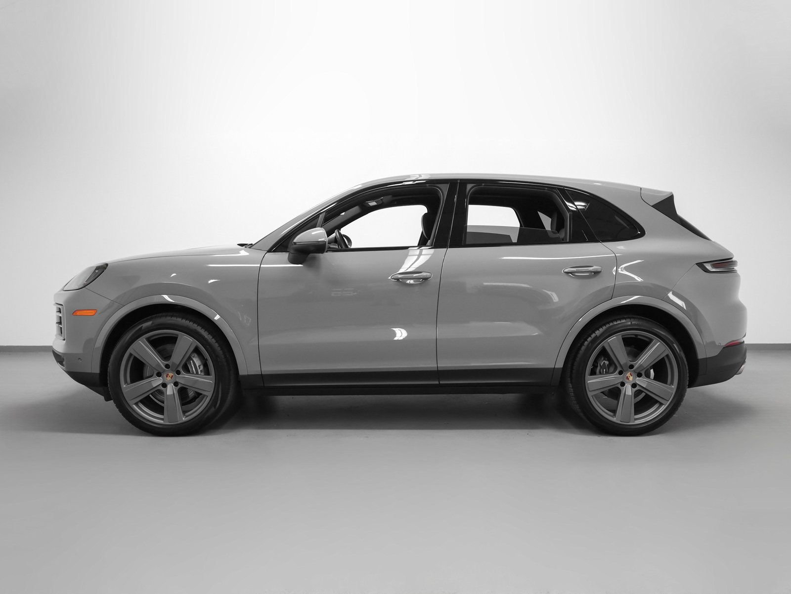 Certified 2025 Porsche Cayenne image 2