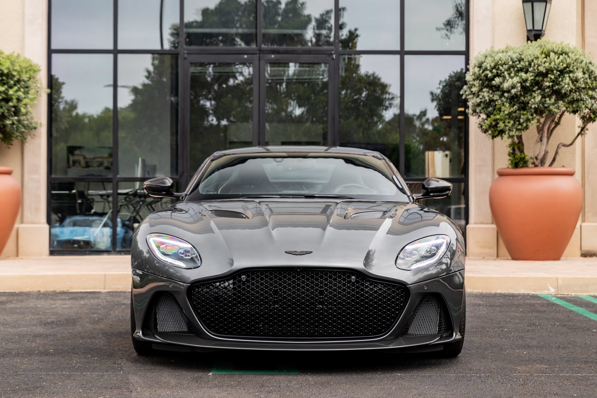 Used 2019 Aston Martin DBS Superleggera RWD image 7