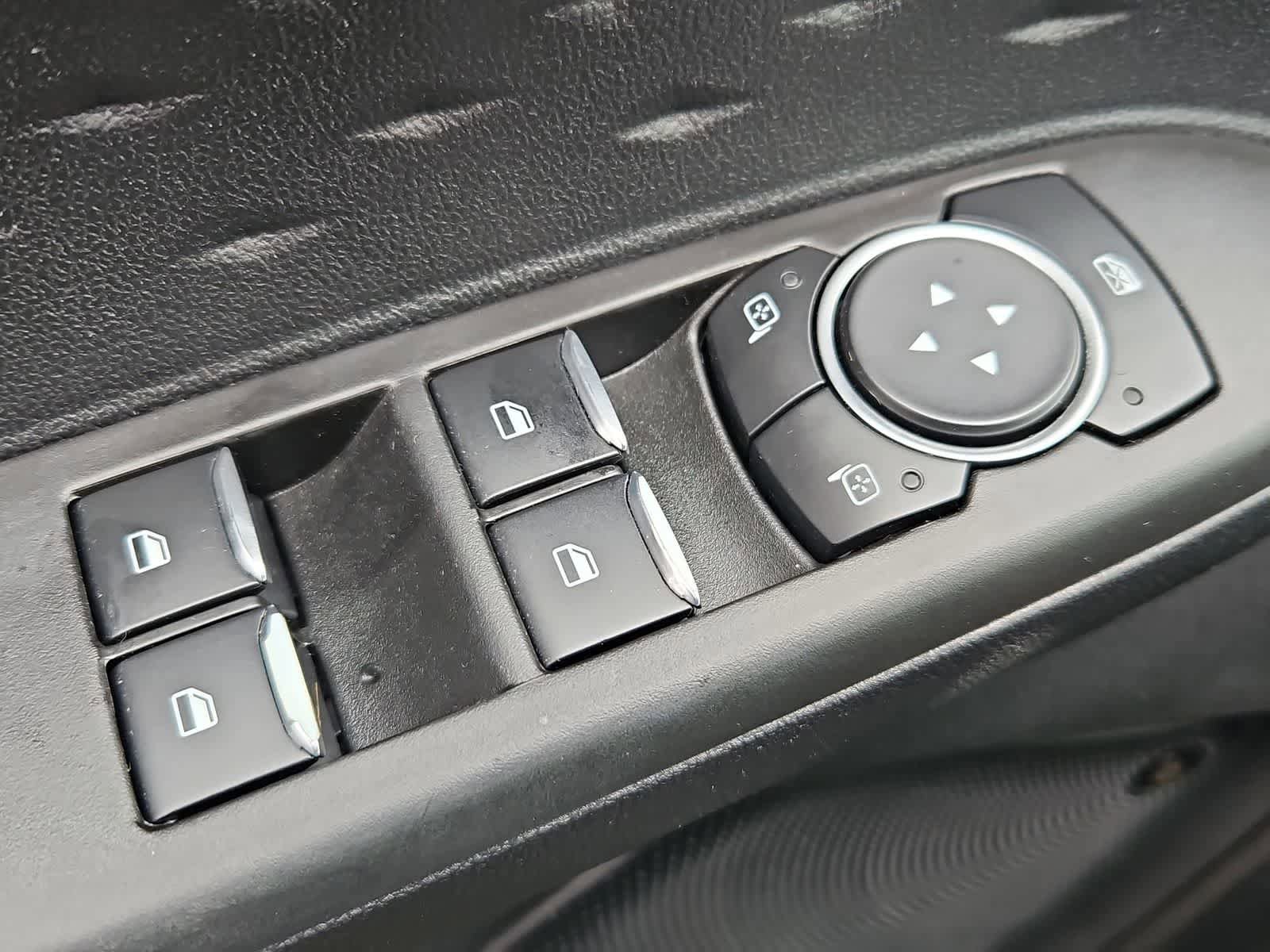 Used 2020 Ford Escape Titanium image 17