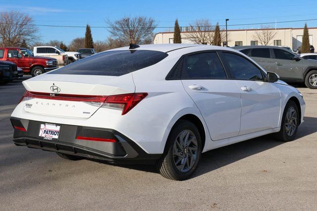 New 2026 Hyundai Elantra Blue image 3