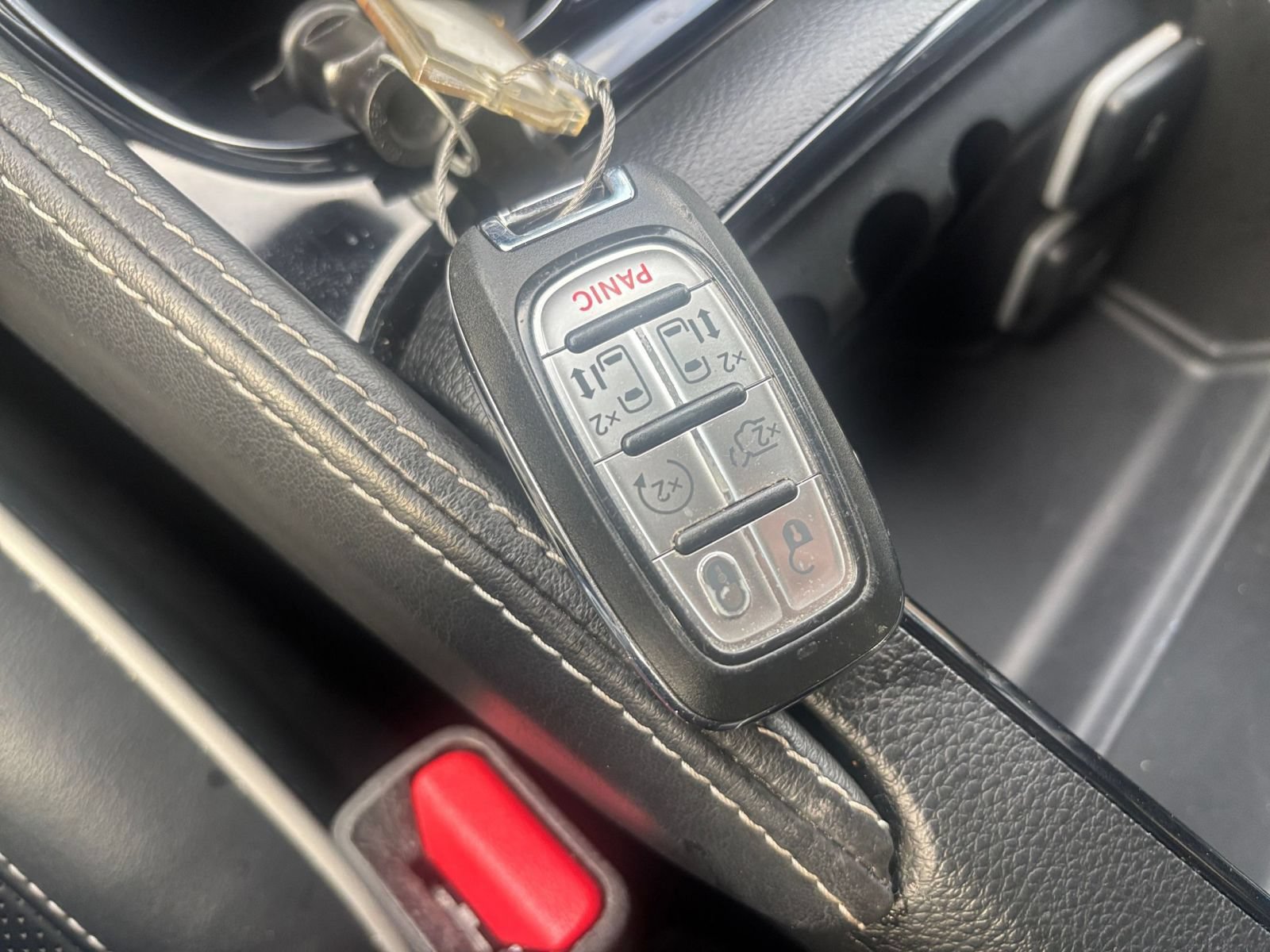Used 2025 Chrysler Pacifica Limited FWD image 27