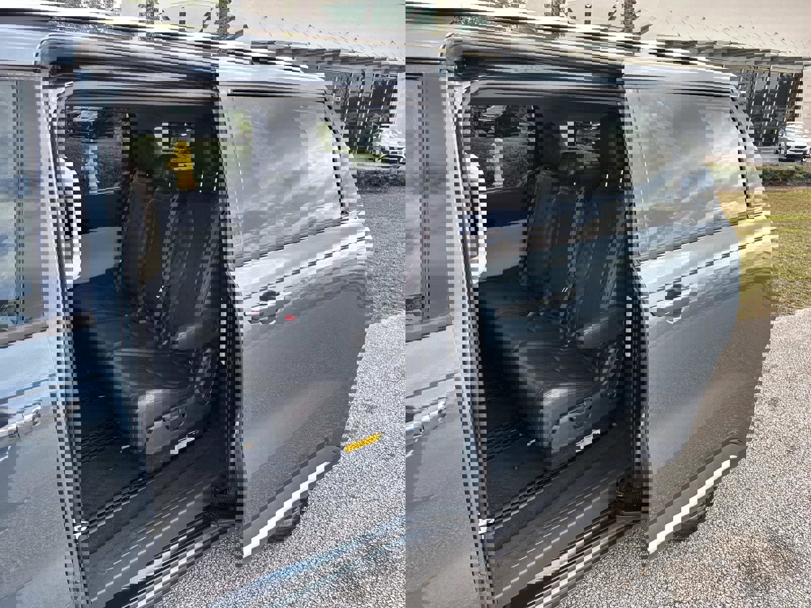 Used 2023 Kia Carnival SX image 12