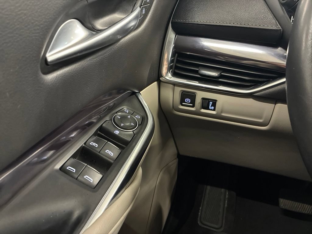 Used 2022 Cadillac XT4 Luxury w/ Cold Weather Package AWD/4WD image 18