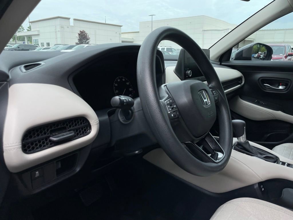Certified 2025 Honda HR-V LX image 27