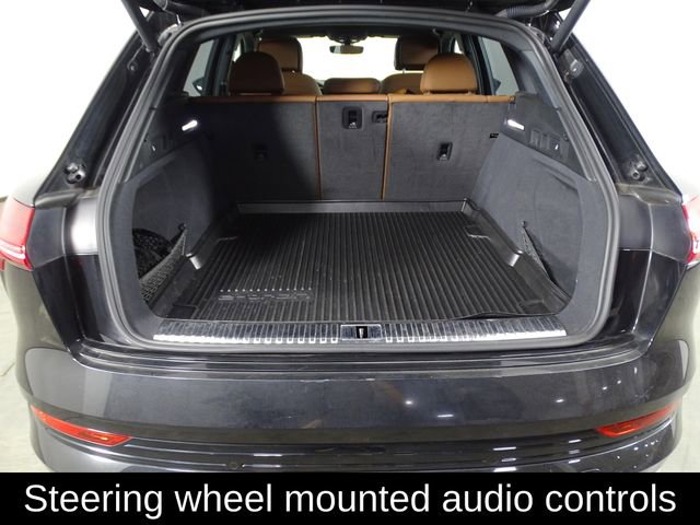 Used 2019 Audi e-tron Prestige w/ Prestige Package image 16