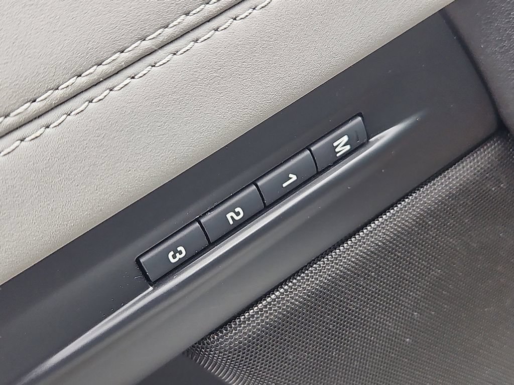 Used 2023 Land Rover Range Rover Evoque R-Dynamic SE AWD/4WD image 20