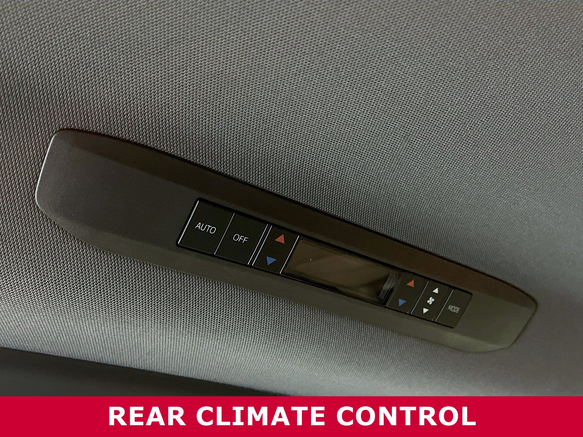 Used 2023 Toyota Sienna Limited image 29