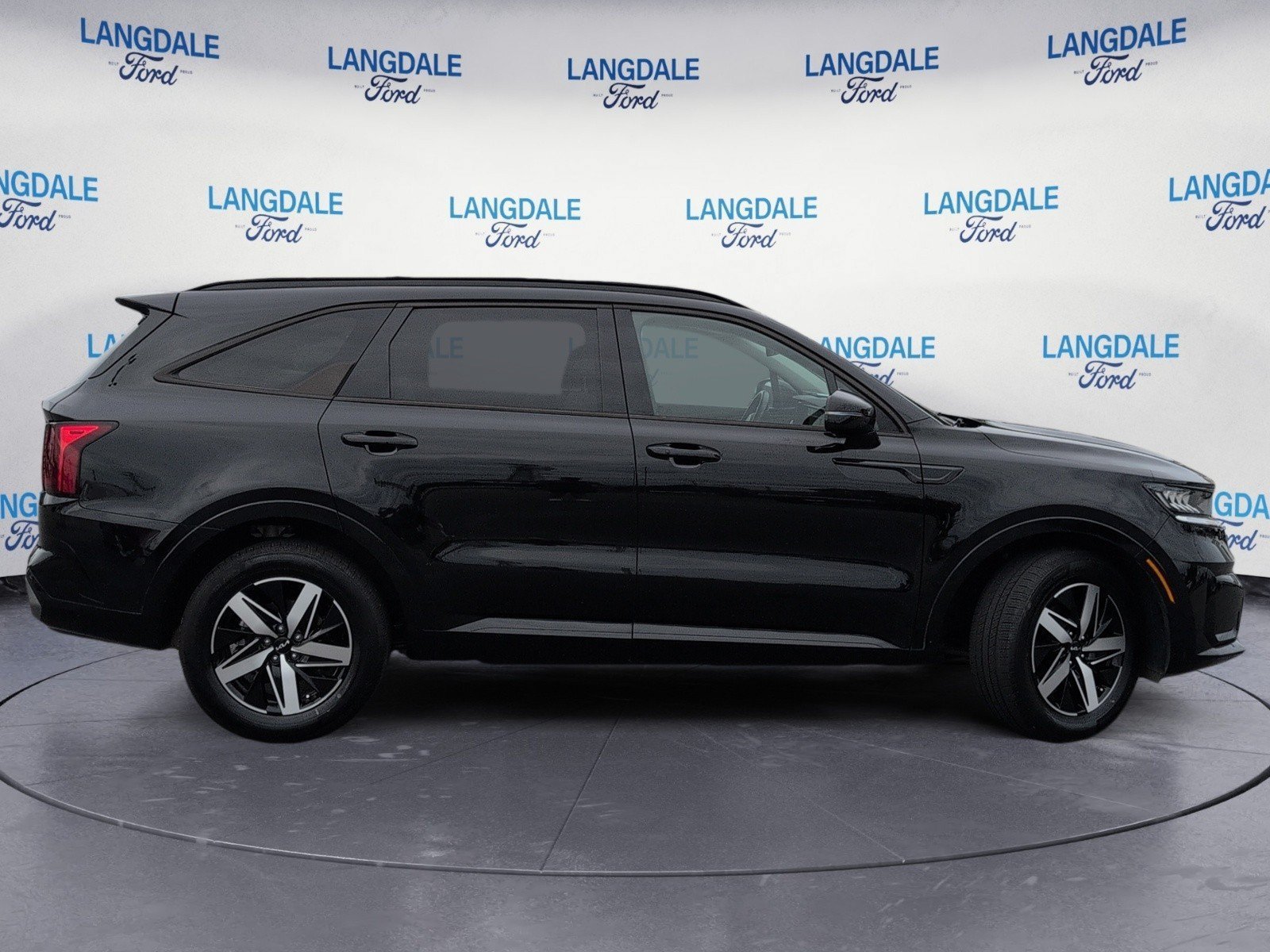 Used 2023 Kia Sorento EX w/ Panoramic Sunroof Package FWD image 3