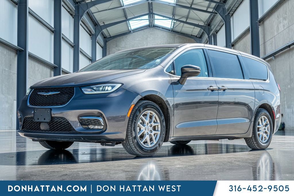 Used 2023 Chrysler Pacifica Touring-L