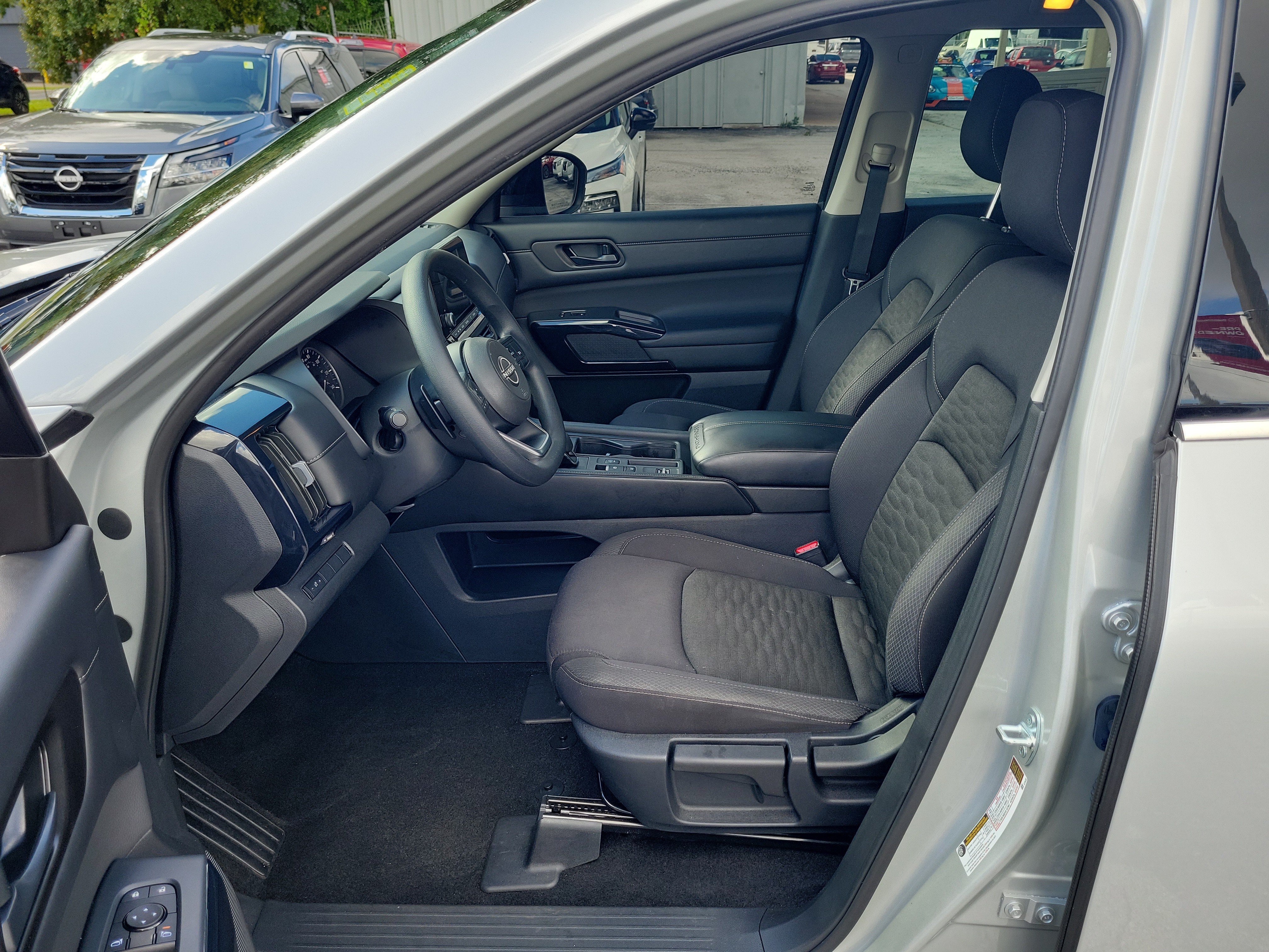 Certified 2025 Nissan Pathfinder S FWD image 12