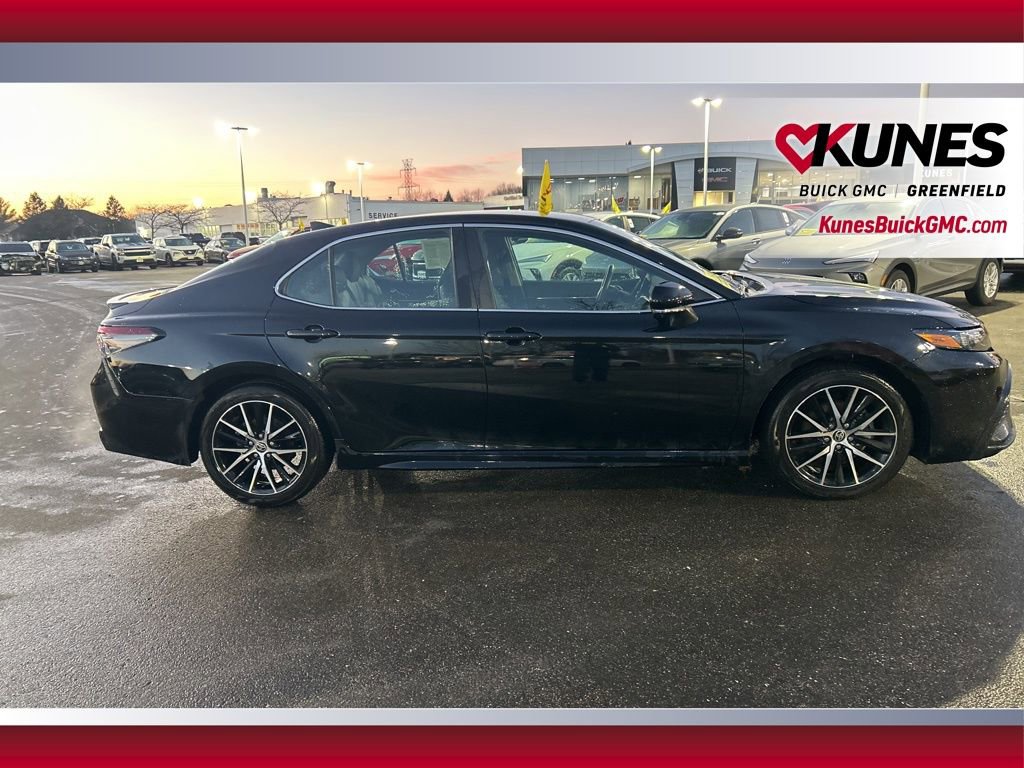 Used 2024 Toyota Camry SE image 4