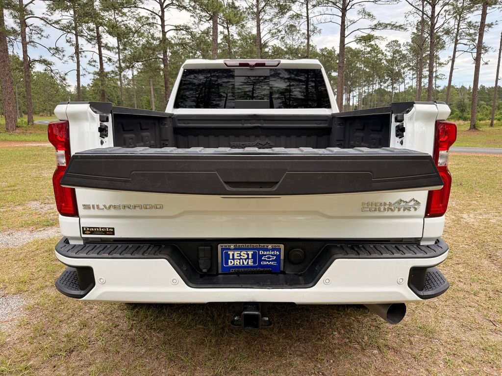 Used 2022 Chevrolet Silverado 2500 High Country w/ Safety Package II AWD/4WD image 9