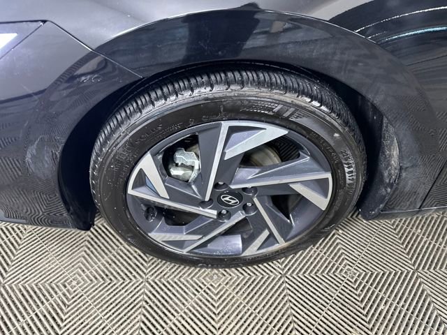 Used 2024 Hyundai Elantra Limited image 10