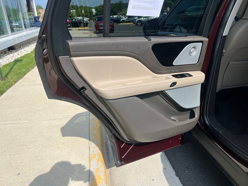 Certified 2023 Lincoln Aviator Reserve w/ Equipment Group 201A AWD/4WD image 19