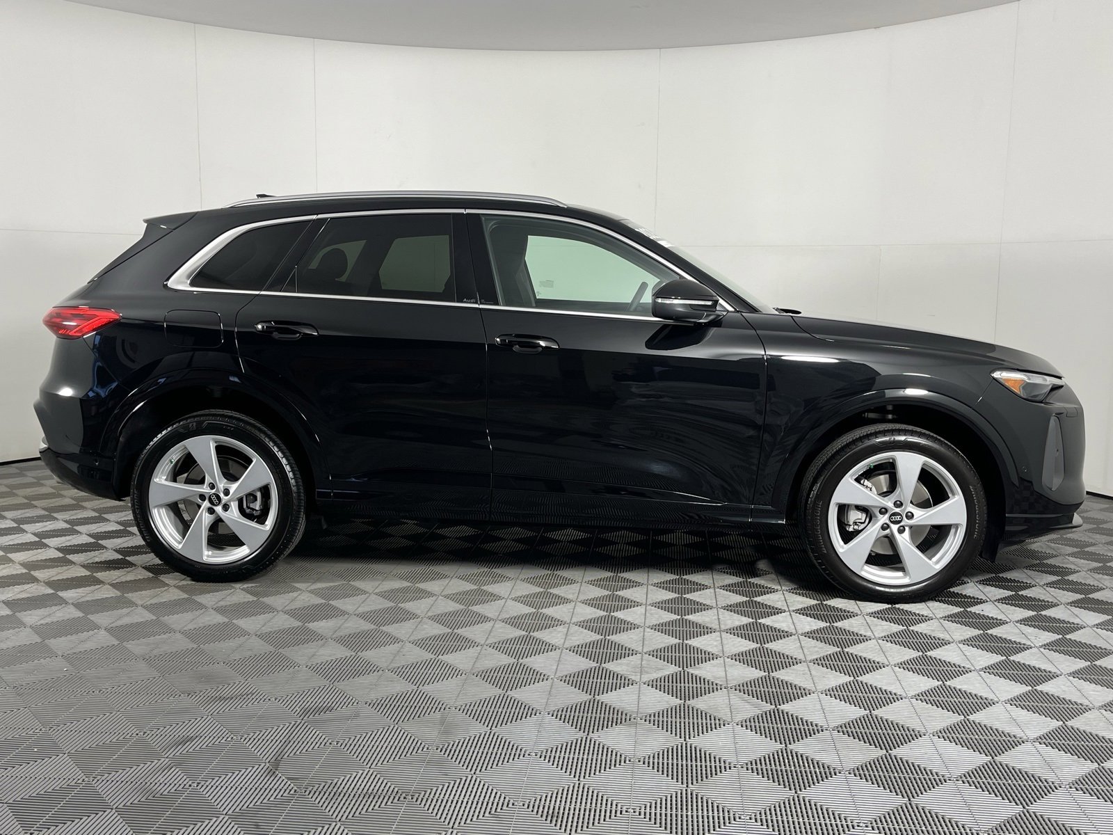 Used 2025 Audi Q5 2.0T Premium Plus w/ Premium Plus image 10